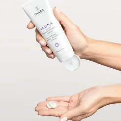 IMAGE Skincare Iluma Intense Brightening Exfoliating Cleanser